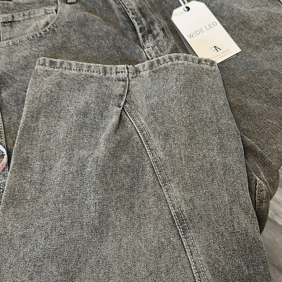 FLYING ANGEL | Nordstrom Gray Wide-Leg Barrel Ankle Jeans - Picture 7 of 13